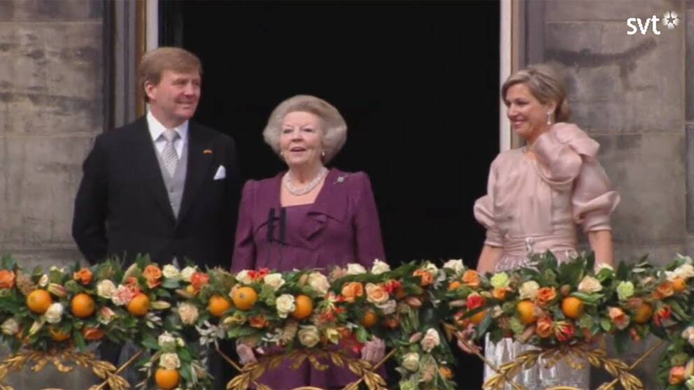 Kuningatar Beatrix Jai Elakkeelle Svt Nyheter