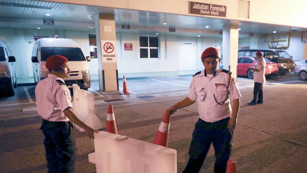 Säkerhetspersonal blockerade ingången till sjukhuset i Putrajaya, Malaysia, efter beskedet att den äldre brodern till Nordkoreas diktator hittats död.