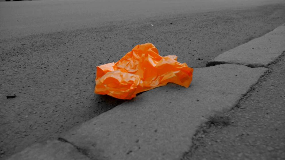Orange plastpåse