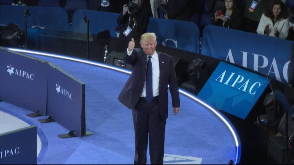 USA:s president Donald Trump gör tummen upp