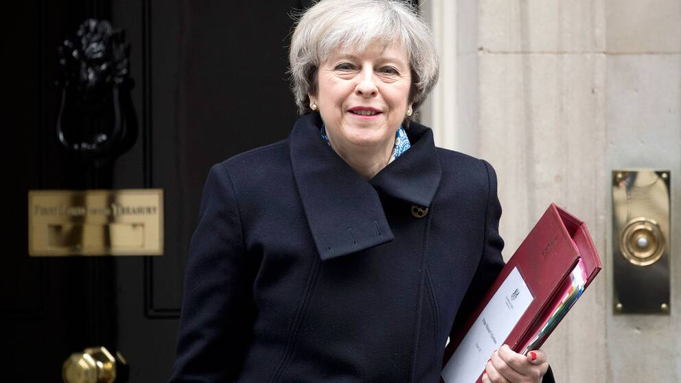 Premiärminister Theresa May utanför 10 Downing street.