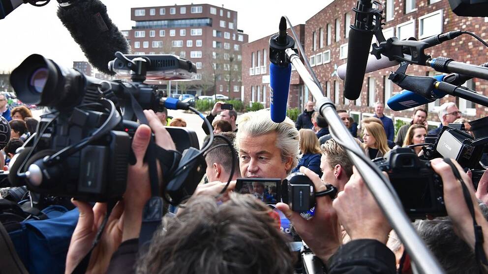Netherlands' politician Geert Wilders (C) of the Freedom Party (PVV) arrives to a polling station to cast his ballot for Dutch general elections on March 15, 2017 in The Hague. Millions of Dutch voters were going to the polls March 15 in key elections overshadowed by a blazing diplomatic row with Turkey, with all eyes on the fate of far-right MP Geert Wilders. Following last year's shock Brexit vote, and Donald Trump's victory in the US presidential polls, the Dutch general elections are seen as a litmus test of the strength of far-right and populist parties ahead of other ballots in Europe this year. / AFP PHOTO / ANP / Robin Utrecht / Netherlands OUT