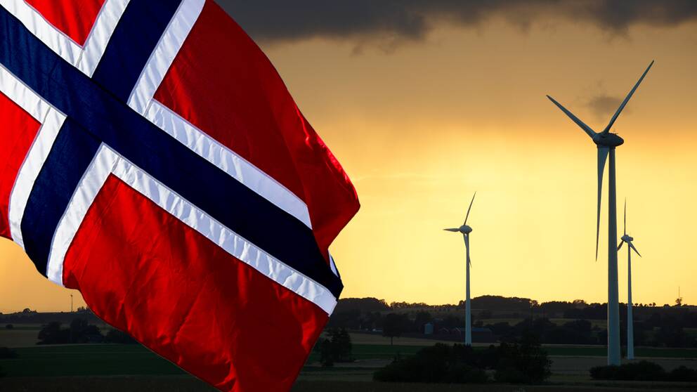 Norges flagga och vindkraftverk