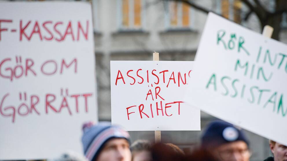 Demonstration mot inskränkningarna i assistansersättning