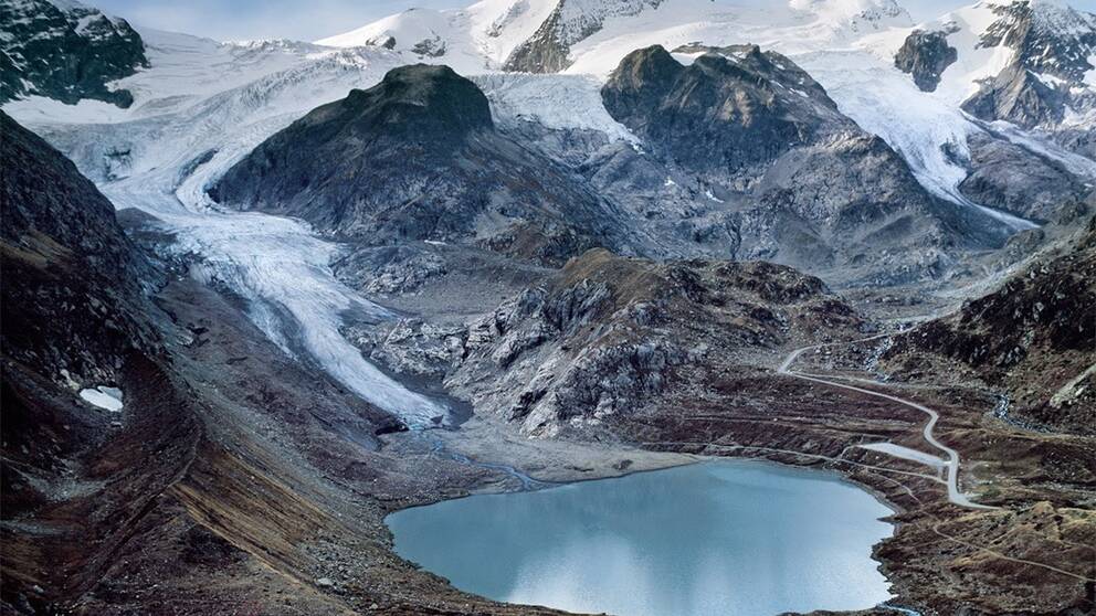 Stein-glaciären i Schweiz är en av många krympande glaciärer i världen till följd av klimatuppvärmningen