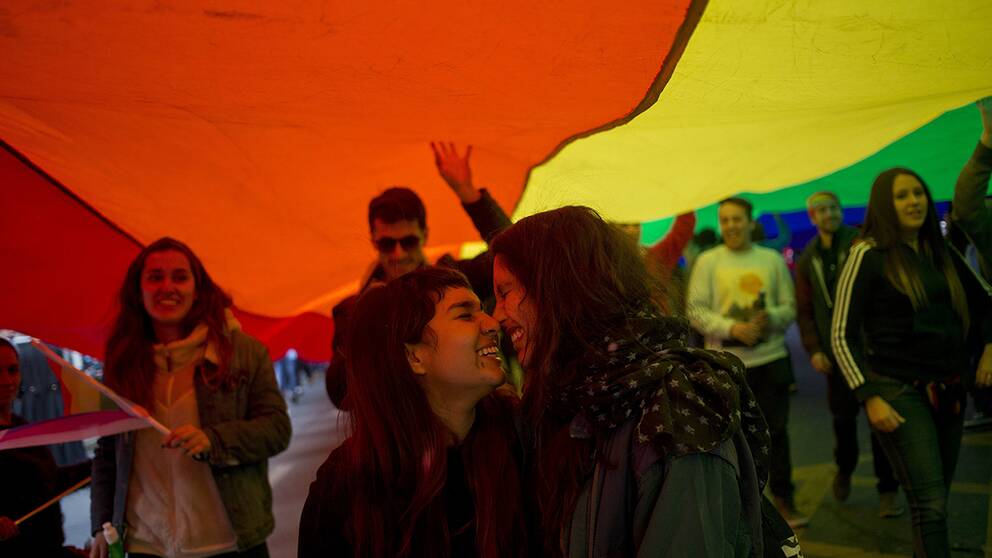 Prideparad i Chile. Situationen för hbtq-personer har blivit bättre i flera delar av världen.