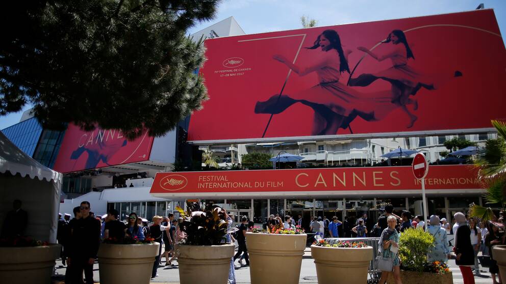 Filmfestivalen i Cannes är igång. Öppningsfilmen fick dock ett ljummet mottagande.