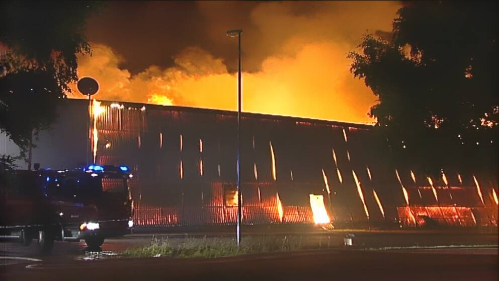 Brand i Fjällbackens köpcentrum i Gävle 2006. Hela varuhuset K-Rauta blev rökfyllt från golv till tak inom 2 minuter och 30 sekunder. Väggar och tak var isolerade med cellplast som orsakade den snabba brandspridningen.
