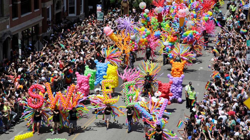 Ballongkonst stal strålkastarljuset under Chicagos Pride-firande.