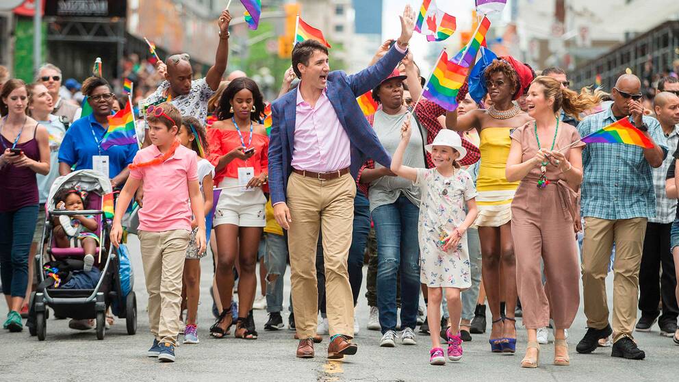 Kanadas premiärminister Justin Trudeau med familj deltog glatt i firandet i Toronto.
