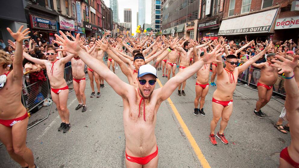 I Toronto bjöds också på en avklädd dansuppvisning.