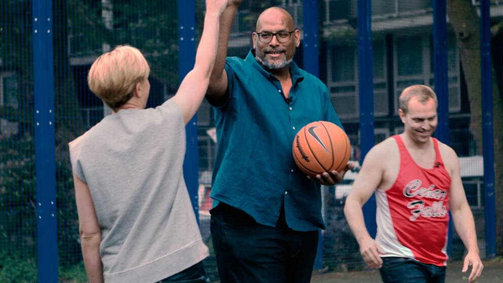 Fd NBA-stjärnan John Amaechi valde att komma ut ur garderoben först efter basketkarriären.