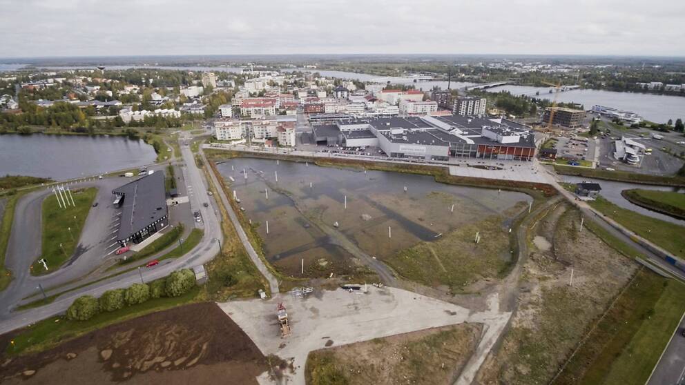 Storslagna löften från en entreprenör fick Haparanda kommun att hoppas på hundratals nya arbetstillfällen. Men av det som kallats det största byggprojektet norr om Stockholm återstår i dag bara en grusgrop.