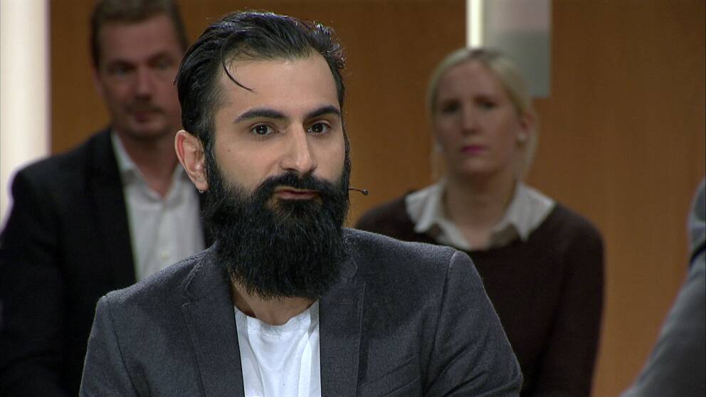 Hanif Bali (M) mötte Per Gahrton (MP) i en diskussion om utvisningarna till Afghanistan i Opinion live den 26 oktober 2017.