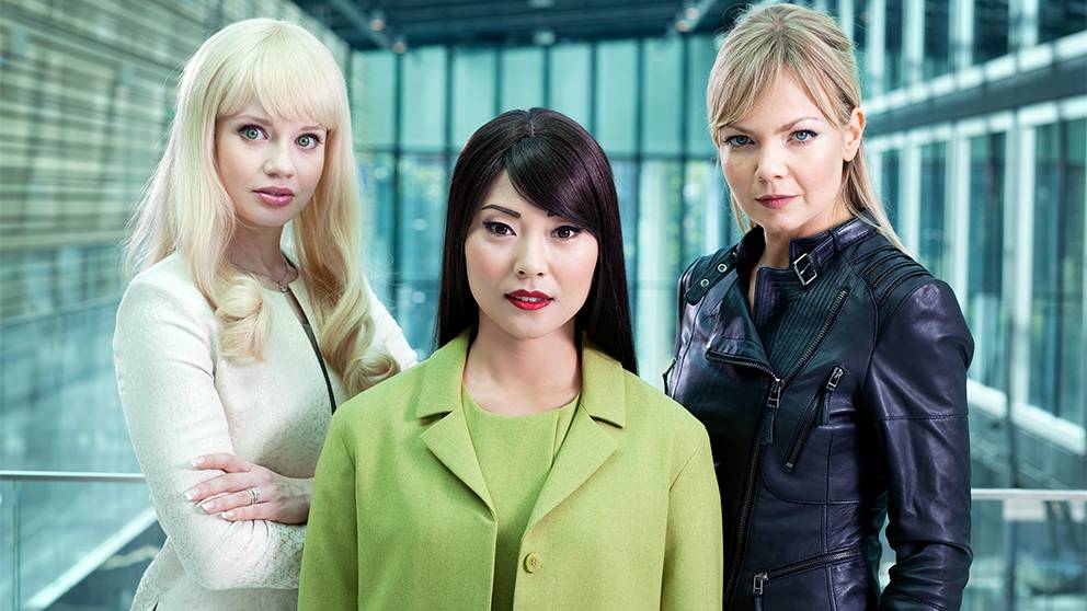Florentine (Josephine Alhanko), Mimi (Lisette Pagler) och Bea (Marie Robertson) i serien Äkta människor.