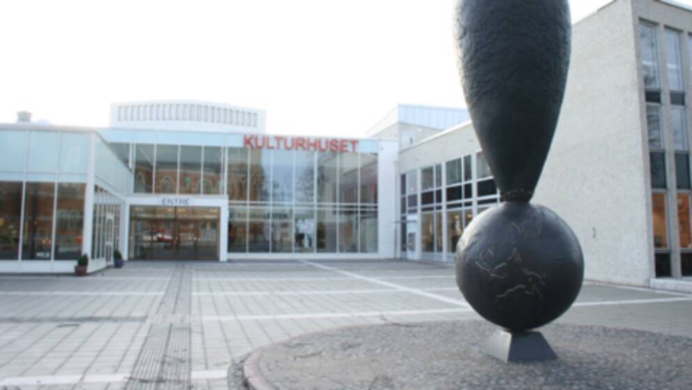 Det stormar om Borås Stadsteater.