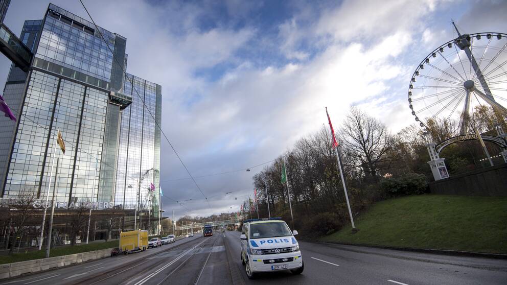 GÖTEBORG 2017-11-15 Området vid Korsvägen och Svenska Mässan är nu avspärrat av tillfälliga betongfundament, staket och polisavspärrningar inför EU-Toppmötet. Foto Björn Larsson Rosvall / TT / Kod 9200