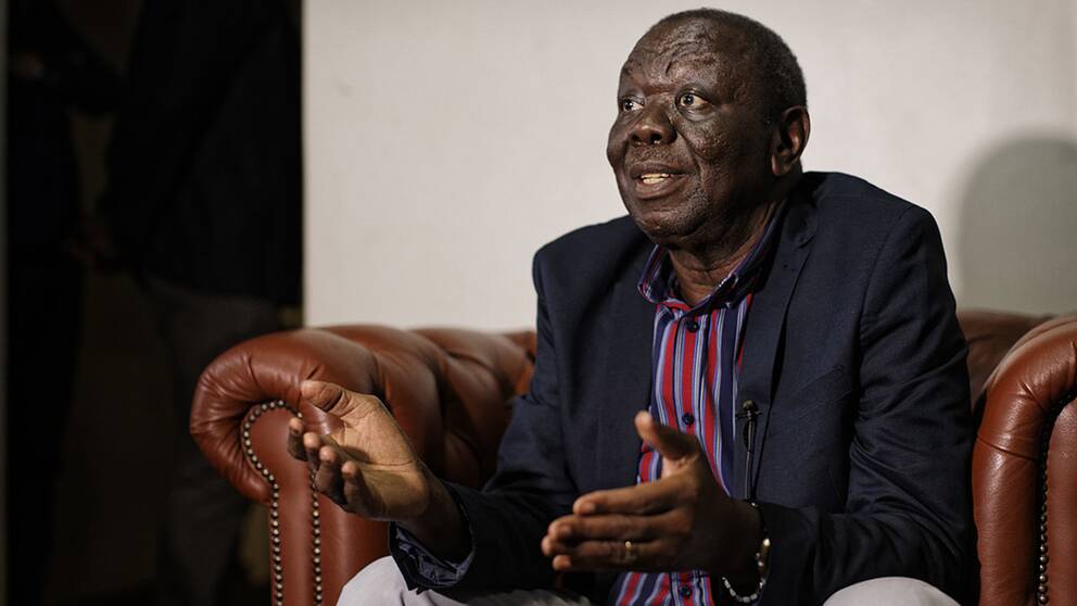 Den cancersjuke oppositionsledaren Morgan Tsvangirai har återvänt från Sydafrika till Zimbabwe. Han kräver att Mugabe avgår och att fria val utlyses.