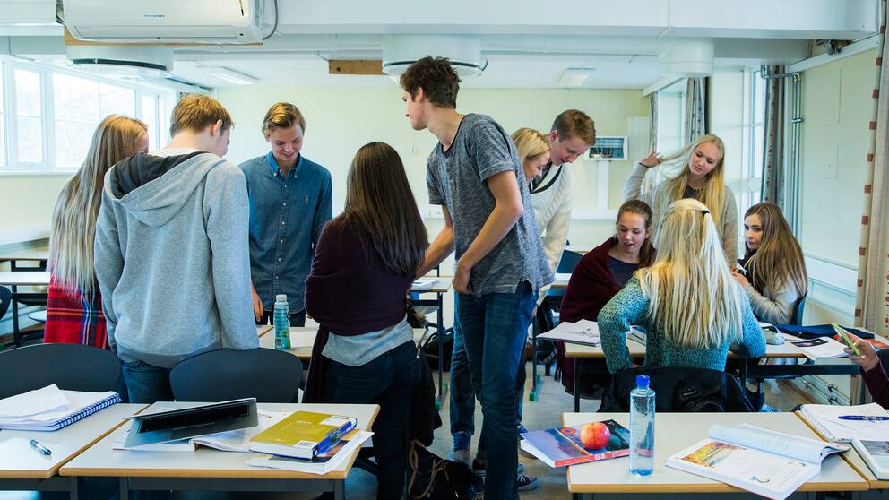 Norska gymnasieelever i ett klassrum