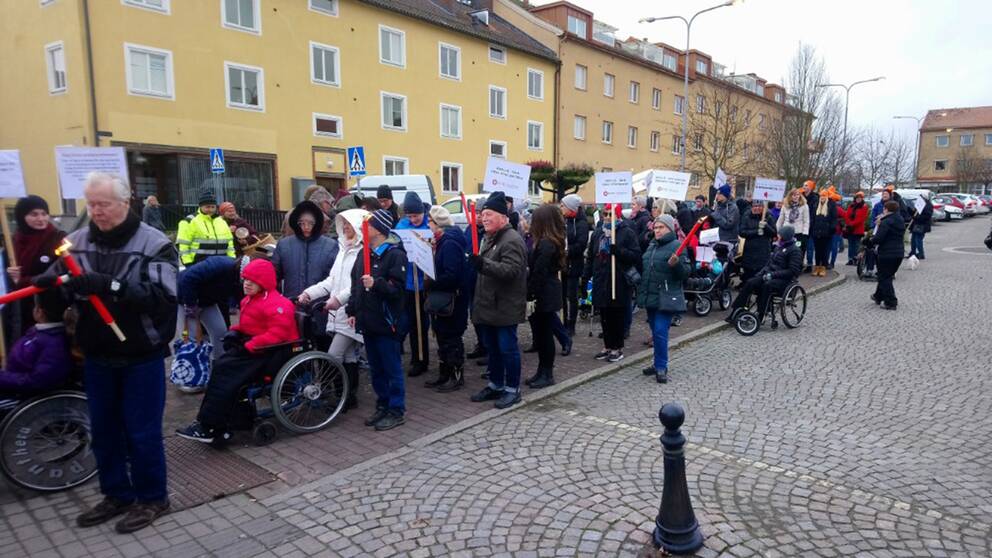 Ett stort antal personer slöt upp för att manifestera i Alvesta under lördagen. Fler manifestationer väntar under söndagen i bland annat Kalmar.
