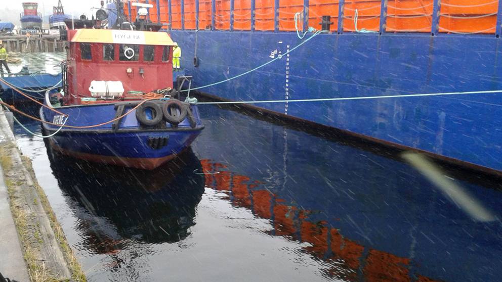 Bogserbåt sänkt i Uddevalla hamn | SVT Nyheter