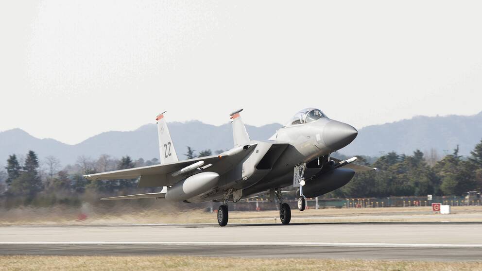 Ett amerikanskt stridflygplan lyfter från flygbasen Gwangju i Sydkorea.