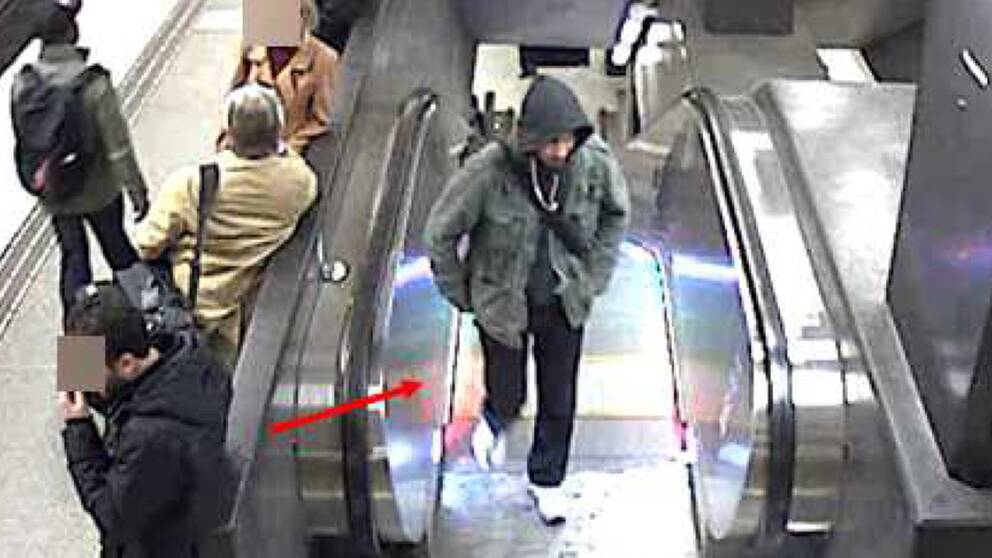 En bild på misstänkte terroristen Rakhmat Akilov i Stockholms tunnelbana.