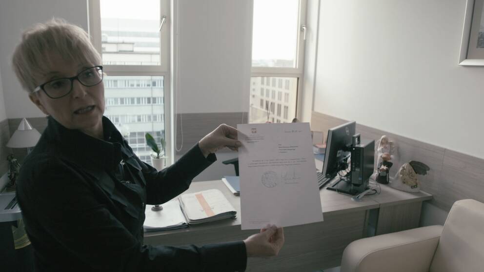 Beata Morawiec är domare i hovrätten i Krakow men får inte längre vara ordförande i rätten. I ett brev från justitieministern meddelas att hon fått sparken. 