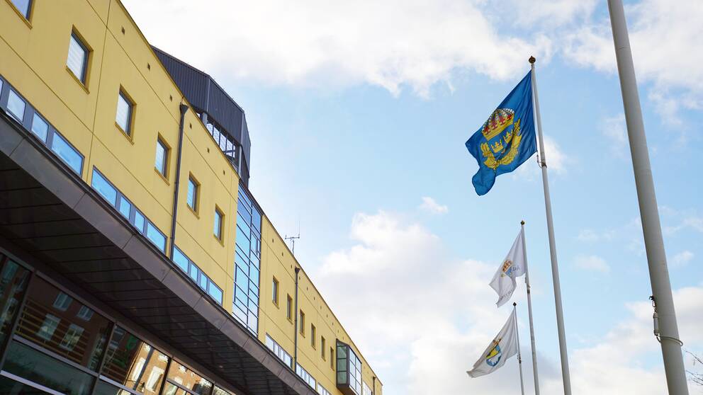 Kvinna och man häktade för mordförsök i Växjö | SVT Nyheter