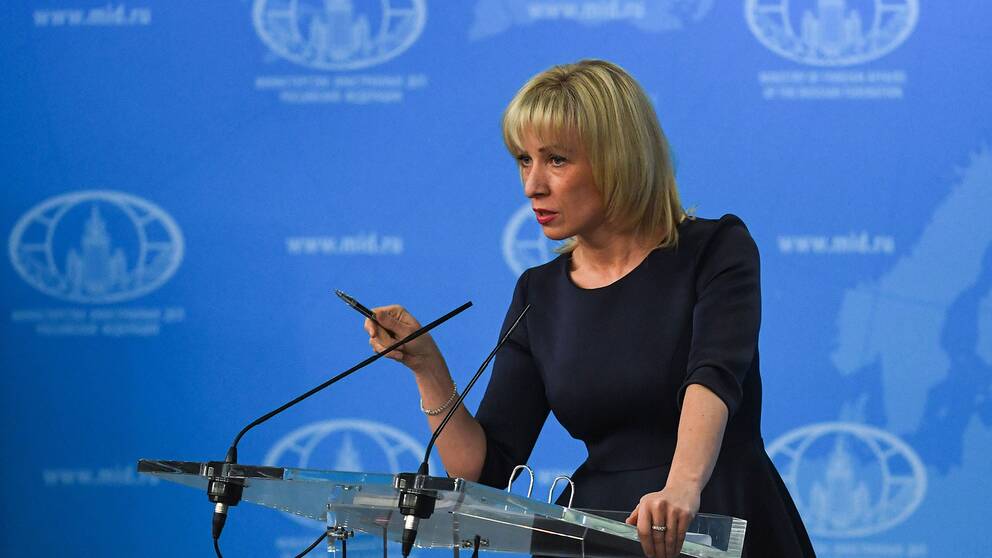 Ryska utrikesdepartementets taleskvinna Maria Zacharova kritiserade Storbritannien i skarpa ordalag vid en presskonferens på skärtorsdagen.
