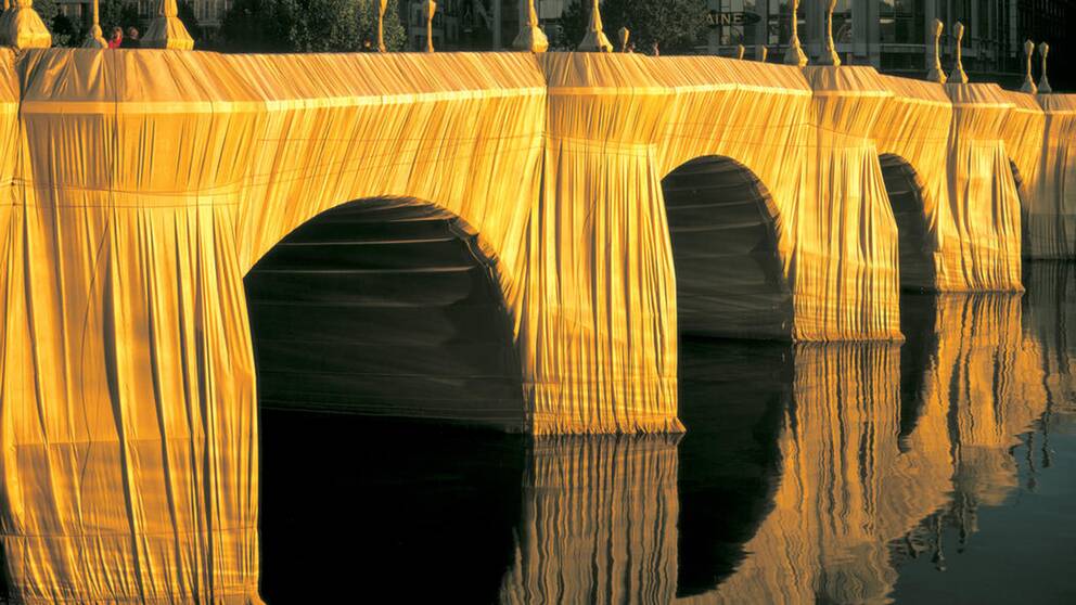Bron Pont Neuf i Paris blev ett av Christos och Jeanne-Claudes projekt 1985.