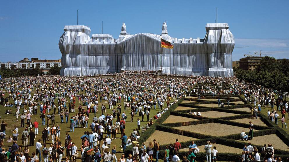 Det blev folkfest i Berlin när det gamla riksdagshuset förvandlades till ett av Christos och Jeanne-Claudes mest omtalade verk.