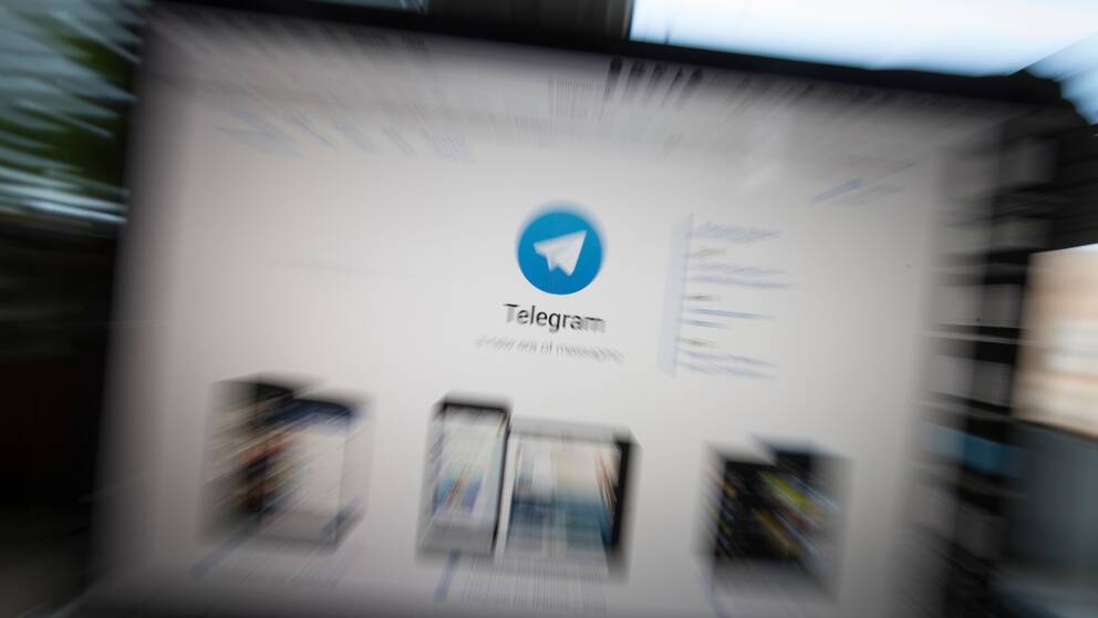 En suddig bild på Telegramloggan, som utgörs av en bild på ett pappersflygplan.