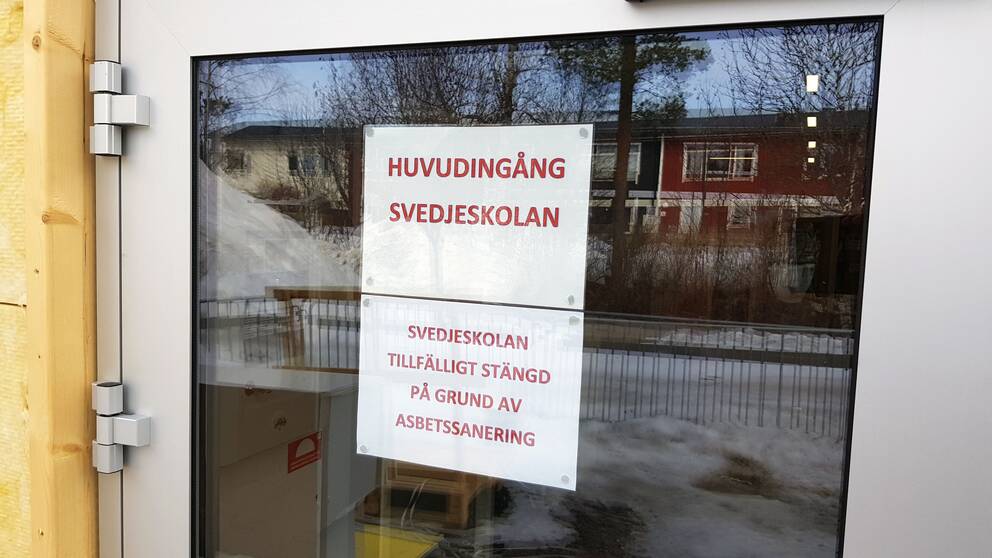 Svedjeskolan renoveras och man har hittat asbest i golv