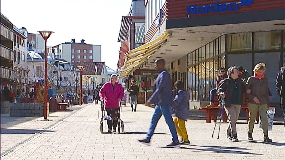 gatuvy från Bodens centrum, april