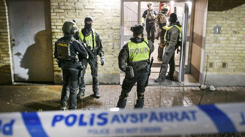Polisens insatsstyrka i samband med en misstänkt skottlossning i Malmö – detta är en typ av brottslighet som skapar oro och som gjort att lag och ordning sannolikt blir en stor valfråga, analyserar SVT:s Mats Knutson.