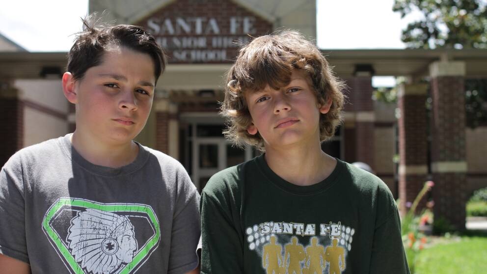 Trent och Ryan, två pojkar vid Santa Fe Junior High – en av många skolor i USA som drabbats av dödsskjutningar.