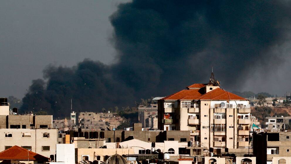 Rökbildning på Gazaremsan efter en israelisk flygattack.