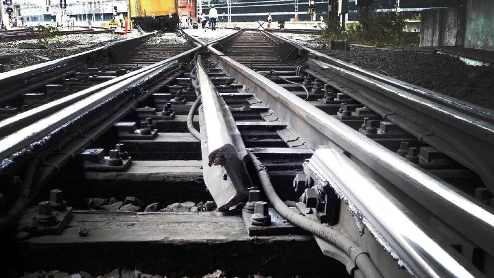Bild från 2014 då ett godståg spårade ur på Stockholms central, orsaken var en sliten järnvägsväxel.