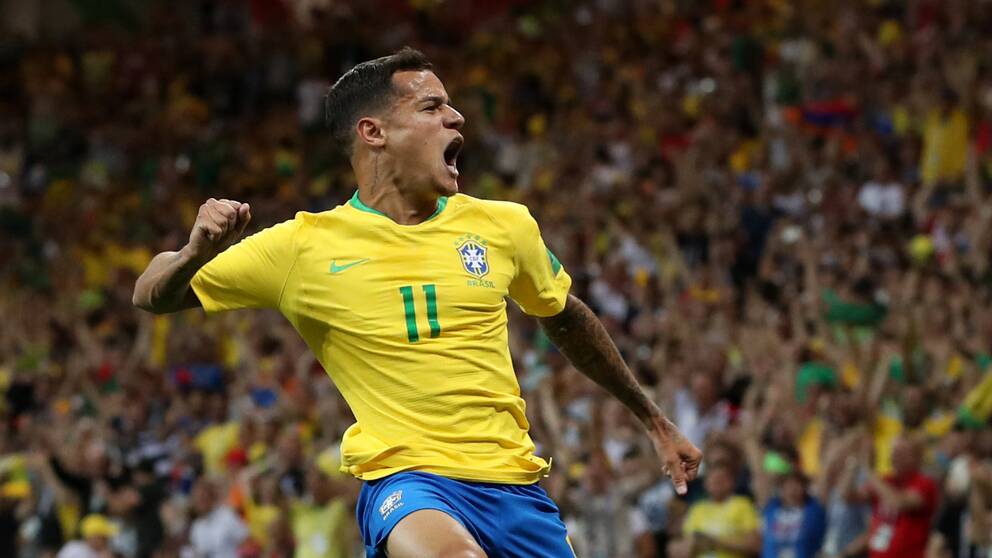 Coutinho firar ett mål för Brasilien