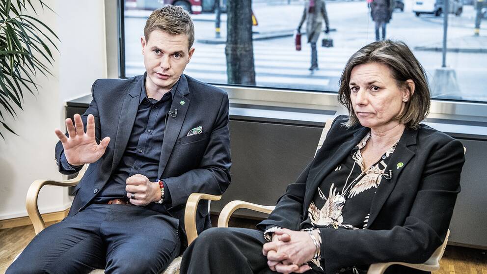 Miljöpartiets språkrör Gustav Fridolin och Isabella Lövin.