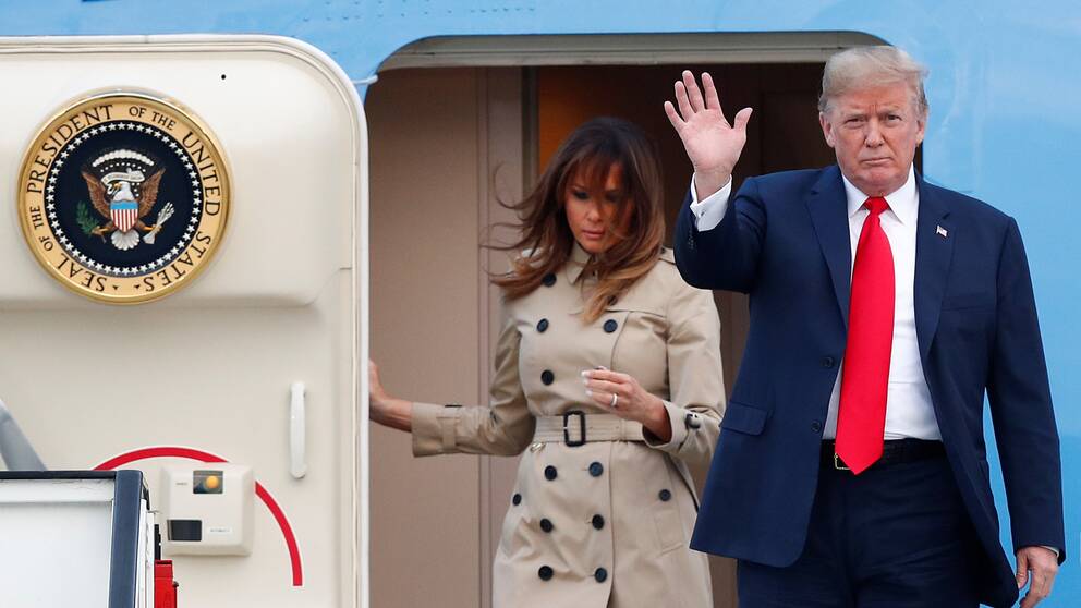Melania och Donald Trump anländer till militärflygplatsen i belgiska Melsbroek.