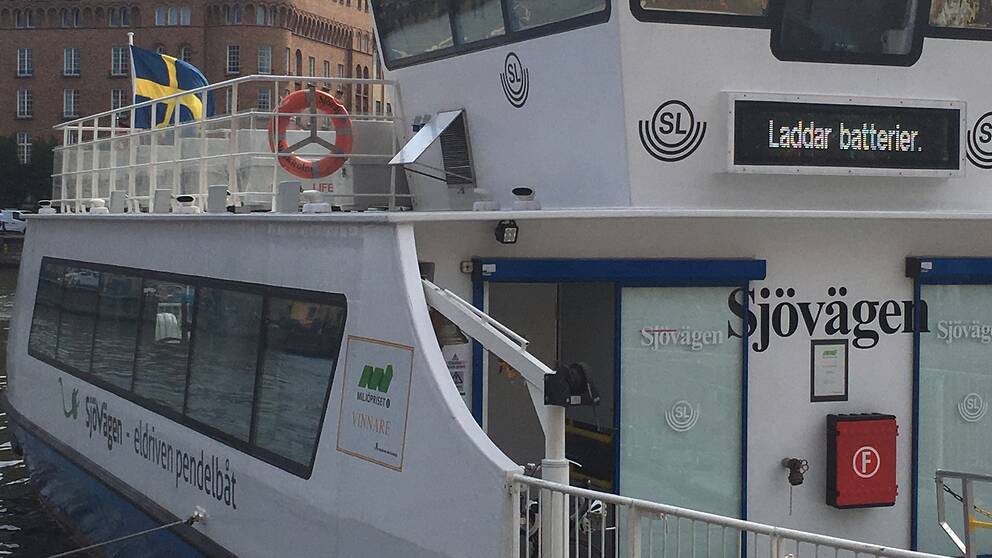I Stockholm körs en eldriven båt i pendeltrafik.