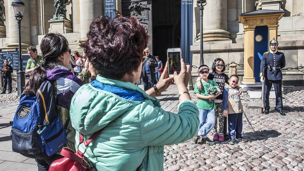 Turisterna gjorde av med 317 miljarder kronor under 2017. Utländska besökare stod för 42 procent av turisternas konsumtion.
