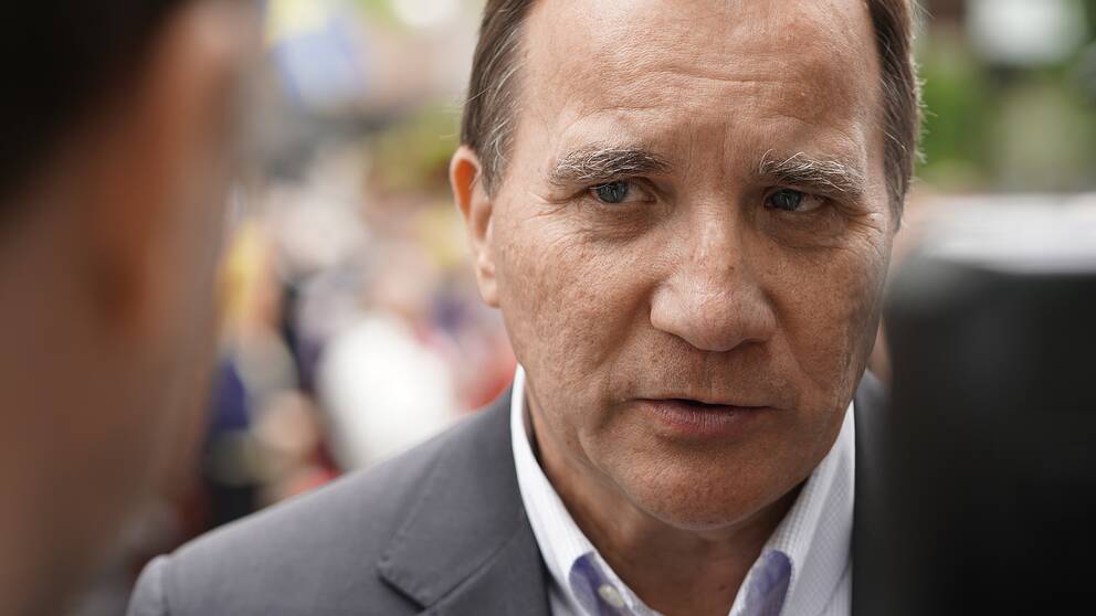 Stefan Löfven besökte valstugorna i Köping | SVT Nyheter