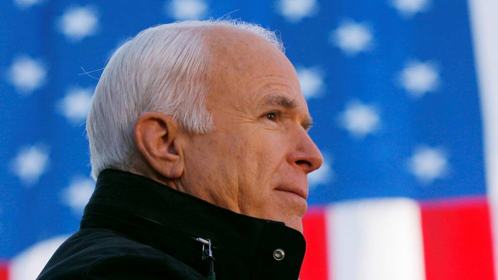 I juli 2017 meddelade John McCain att han hade drabbats av en aggressiv hjärntumör. Han avled i sitt hem i Arizona under lördagen.