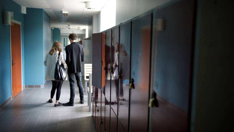 Elever i en skolkorridor