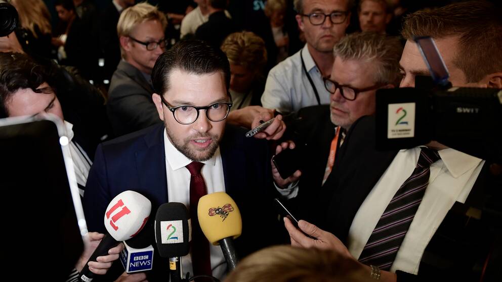 ”Det är en skandal”, säger Jimmie Åkesson (SD) om att SVT tar avstånd till hans uttalande under slutdebatten.