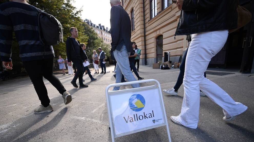Väljare utanför vallokal på Södermalm i Stockholm 2018