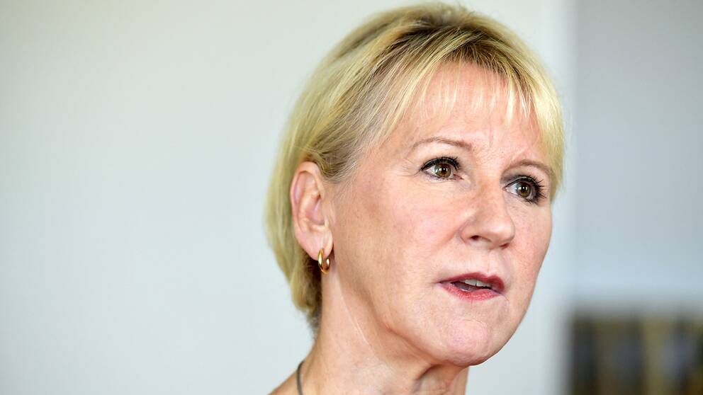 Utrikesminister Margot Wallström (S) kommenterar bråket kring de utvisade kinesiska turisterna.